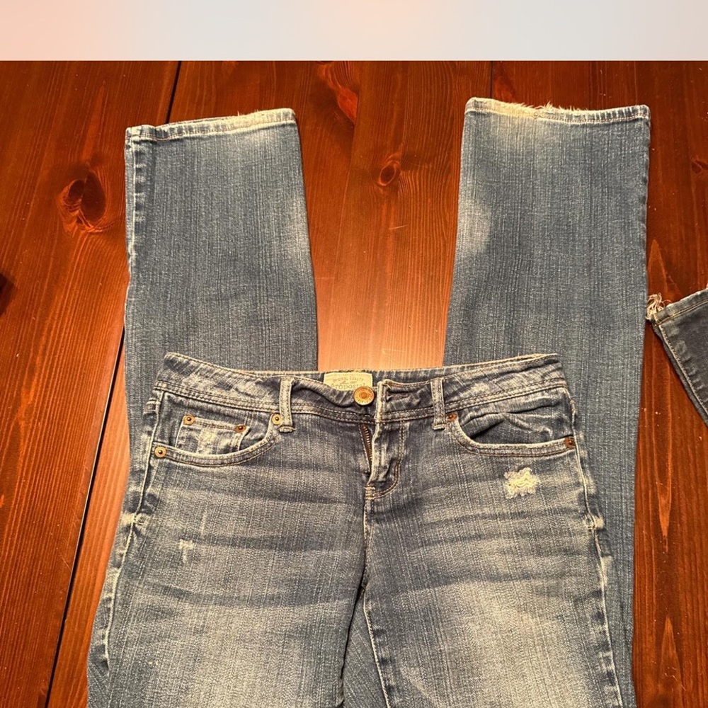 Aeropostale Women's Straight Leg Blue Jeans